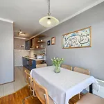Bezo1 Apartment Split