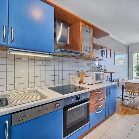 Apartment Bezo1 *